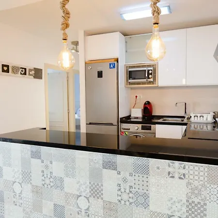 Picasso Daisy Apartment *