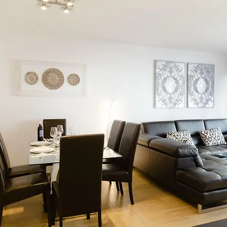 Picasso Daisy Apartment Fuengirola