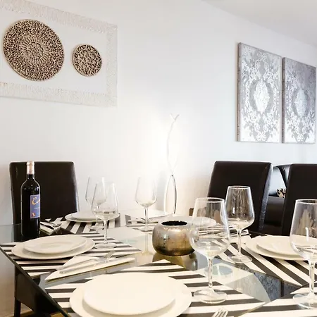 Picasso Daisy Fuengirola